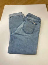 Load image into Gallery viewer, Joe&#39;s cuffed jeans 31
