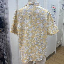 Load image into Gallery viewer, Uniqlo top M
