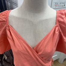 Load image into Gallery viewer, Anthropologie cropped top NWT S
