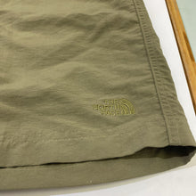 Load image into Gallery viewer, The North Face shorts 8
