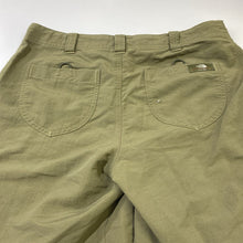 Load image into Gallery viewer, The North Face shorts 8

