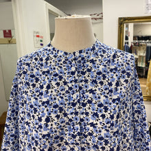 Load image into Gallery viewer, Contemporaine floral shirt M
