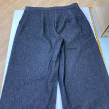 Load image into Gallery viewer, Eve Lavoie cropped jeans/Pants L
