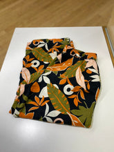 Load image into Gallery viewer, C&amp;C California linen pull on pants M
