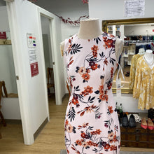 Load image into Gallery viewer, Calvin Klein floral dress NWT 2
