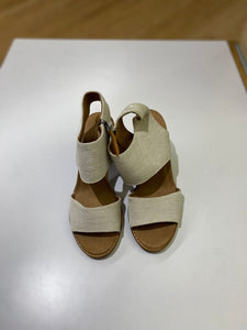 Toms canvas sandals 7