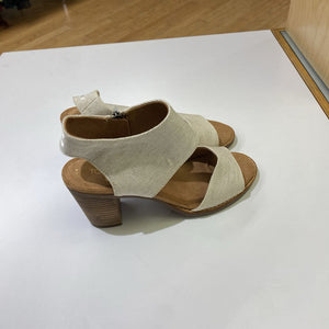 Toms canvas sandals 7