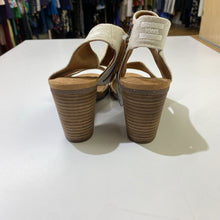 Load image into Gallery viewer, Toms canvas sandals 7
