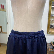 Load image into Gallery viewer, Gap satin skirt S
