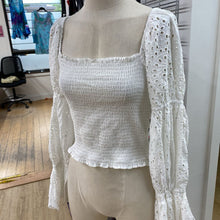 Load image into Gallery viewer, Dynamite eyelet top M
