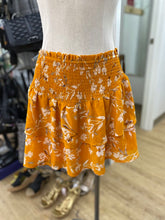 Load image into Gallery viewer, Dynamite mini ruffle skirt M NWT
