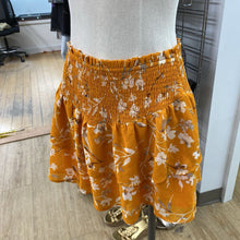 Load image into Gallery viewer, Dynamite mini ruffle skirt M NWT
