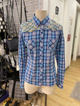Load image into Gallery viewer, Panhandle plaid/embroidered top NWT M

