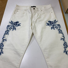 Load image into Gallery viewer, Ann Taylor embroidered jeans 0
