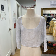 Load image into Gallery viewer, Click grey cropped linen top M
