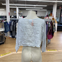 Load image into Gallery viewer, Click grey cropped linen top M
