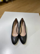Load image into Gallery viewer, The Shoe Box block heels 37.5
