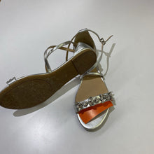 Load image into Gallery viewer, Badgley Mischka Jewel flats 7

