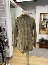 Load image into Gallery viewer, Talula cargo jacket S
