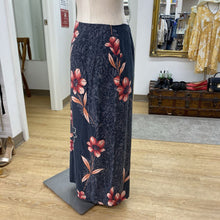 Load image into Gallery viewer, Tommy Bahama side tie silk skirt S
