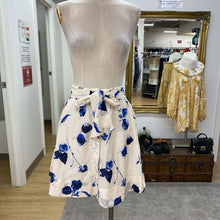 Load image into Gallery viewer, Club Monaco skirt 2
