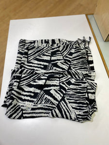 Black White scarf