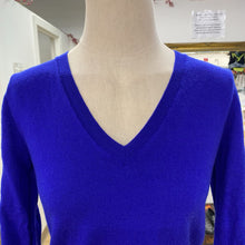 Load image into Gallery viewer, Banana Republic merino wool knit top M
