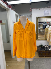 Load image into Gallery viewer, Babaton shirt S
