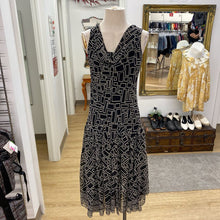Load image into Gallery viewer, Signature Robbie Bee Dress 8
