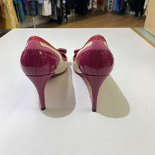 Load image into Gallery viewer, Salvatore Ferragamo pumps 8.5
