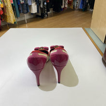 Load image into Gallery viewer, Salvatore Ferragamo pumps 8.5
