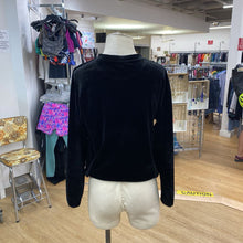 Load image into Gallery viewer, Tristan velvet top XS
