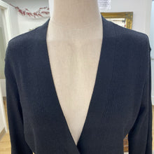 Load image into Gallery viewer, Uniqlo knit top L
