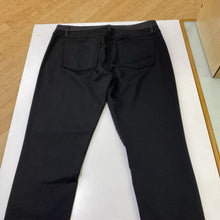 Load image into Gallery viewer, Second Yoga Jeans skinny jeans
