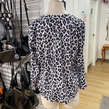 Load image into Gallery viewer, Olsen animal print popover S/M
