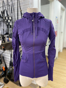 Lululemon reversible jacket 4