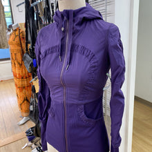Load image into Gallery viewer, Lululemon reversible jacket 4

