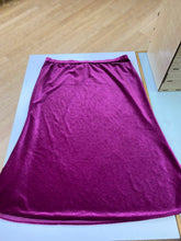 Load image into Gallery viewer, Gap Velour Skirt XL
