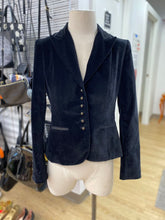 Load image into Gallery viewer, Tahari velvet blazer 6
