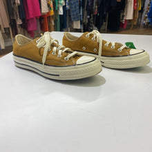 Load image into Gallery viewer, Converse Chuck Taylor sneakers 8.5
