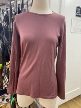 Load image into Gallery viewer, Icebreaker merino wool top L
