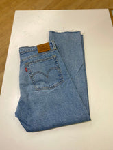 Load image into Gallery viewer, Levis Wedgie Straight jeans 29

