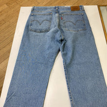 Load image into Gallery viewer, Levis Wedgie Straight jeans 29
