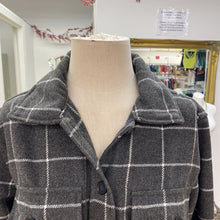Load image into Gallery viewer, Tilley plaid shacket S
