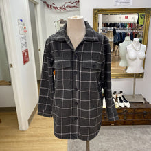 Load image into Gallery viewer, Tilley plaid shacket S
