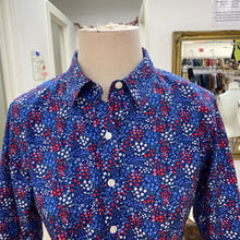 Load image into Gallery viewer, LL Bean Wrinkle Free button up top XS
