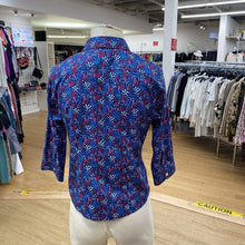 Load image into Gallery viewer, LL Bean Wrinkle Free button up top XS
