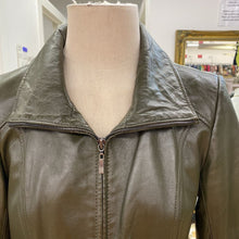 Load image into Gallery viewer, Danier leather jacket XS
