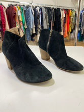 Load image into Gallery viewer, Club Monaco suede ankle booties 39
