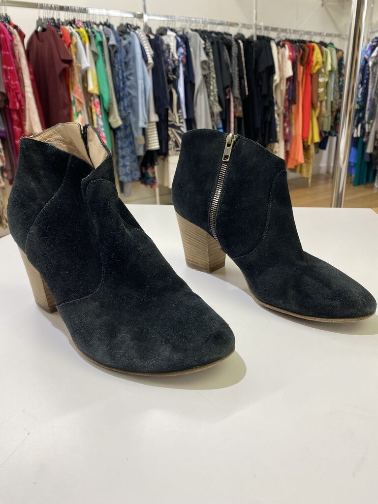 Club Monaco suede ankle booties 39